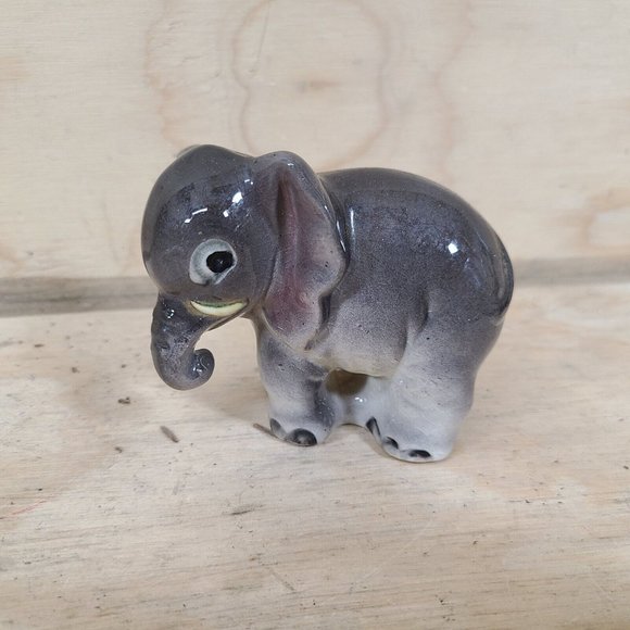 Accents Vintage Porcelain Ceramic Baby Elephant Figurine Occupied